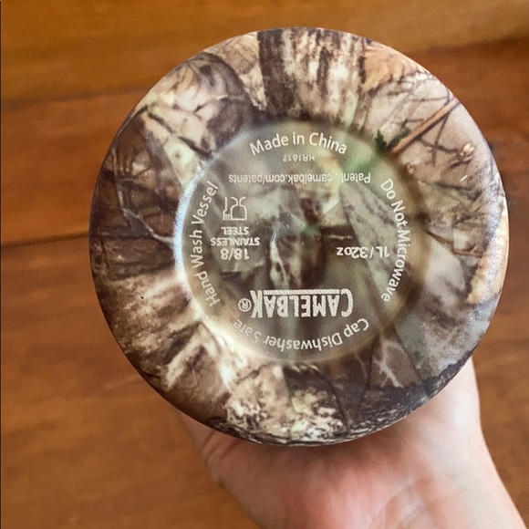 Camelbak Waterbottle 32 oz - Picture 3 of 3